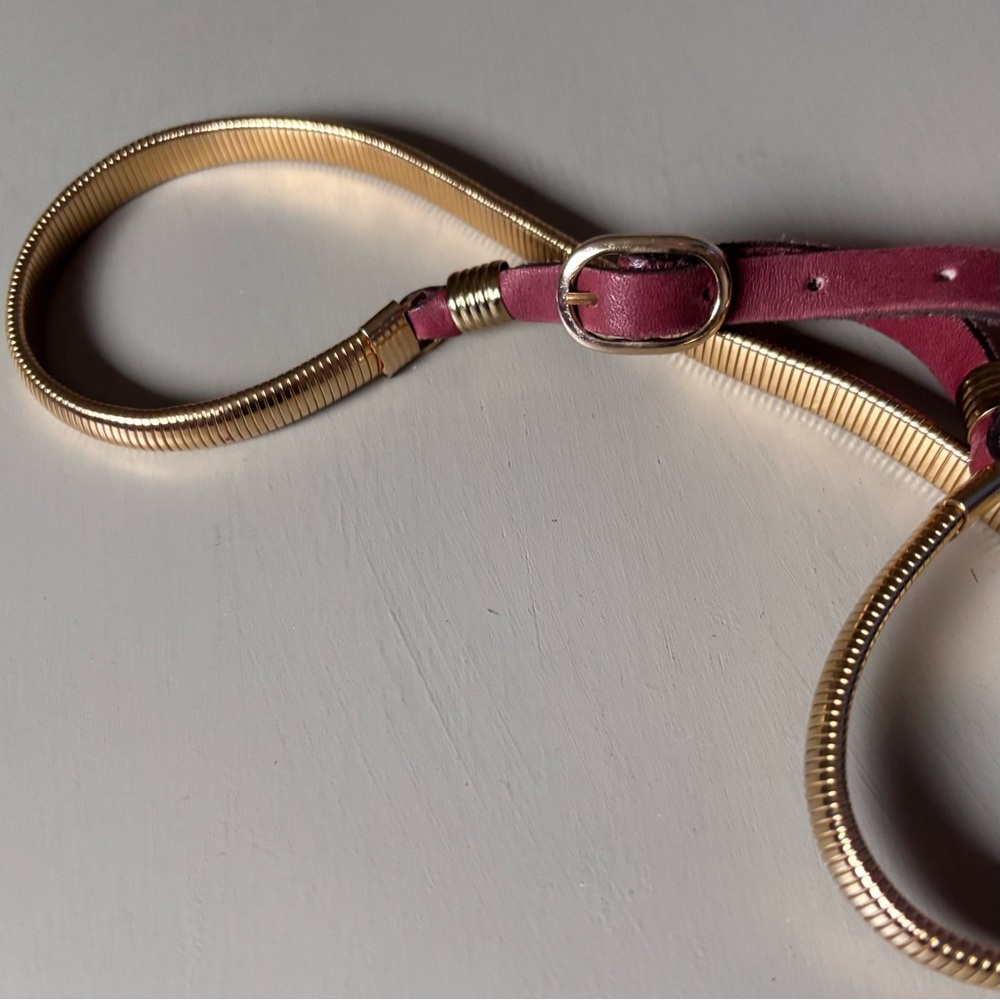 Vintage 80s Elegant Gold-tone Finish Flexible Snake Chain Leather Buckle Belt